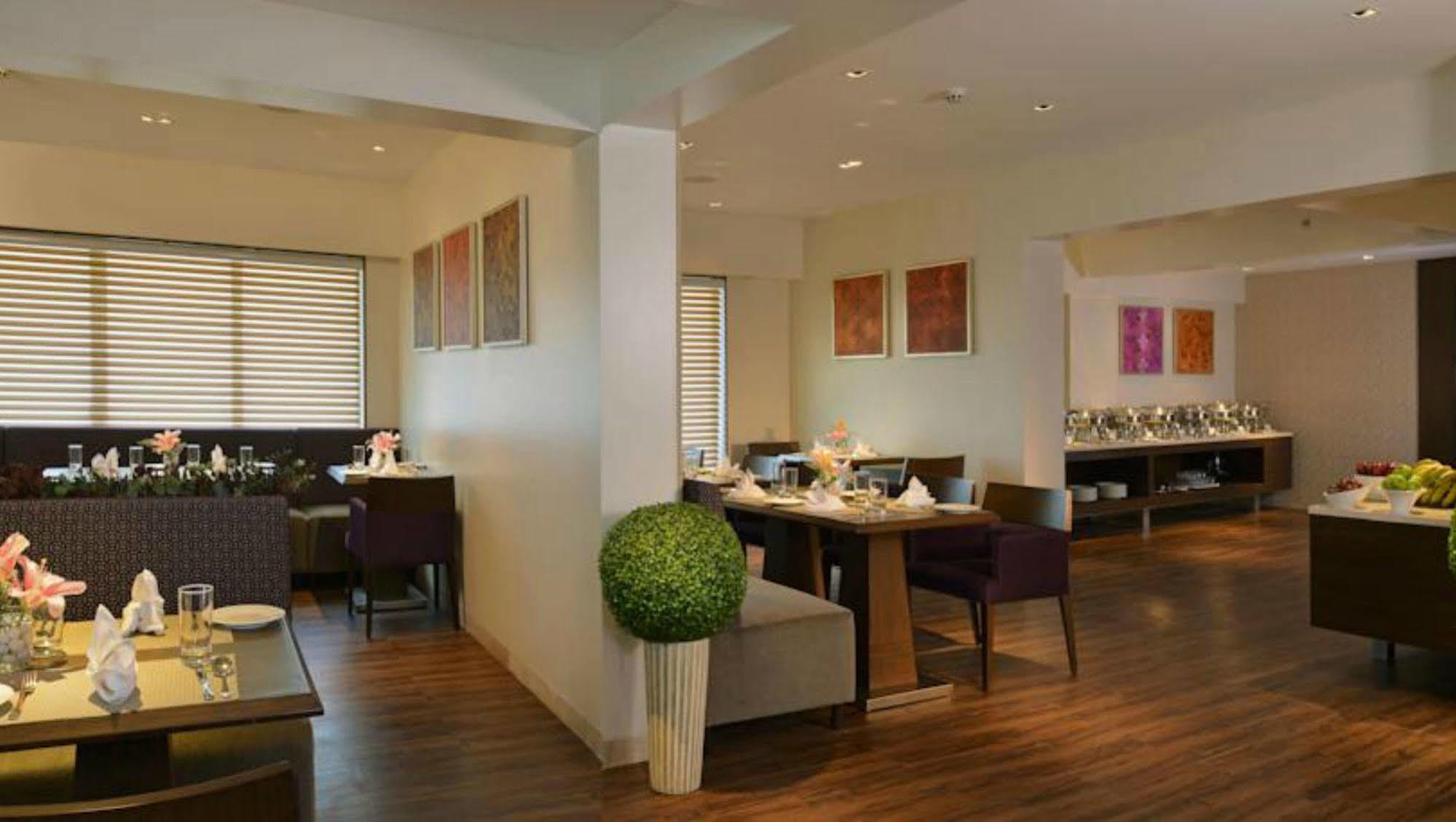 Residency Sarovar Portico Bombay Exterior foto